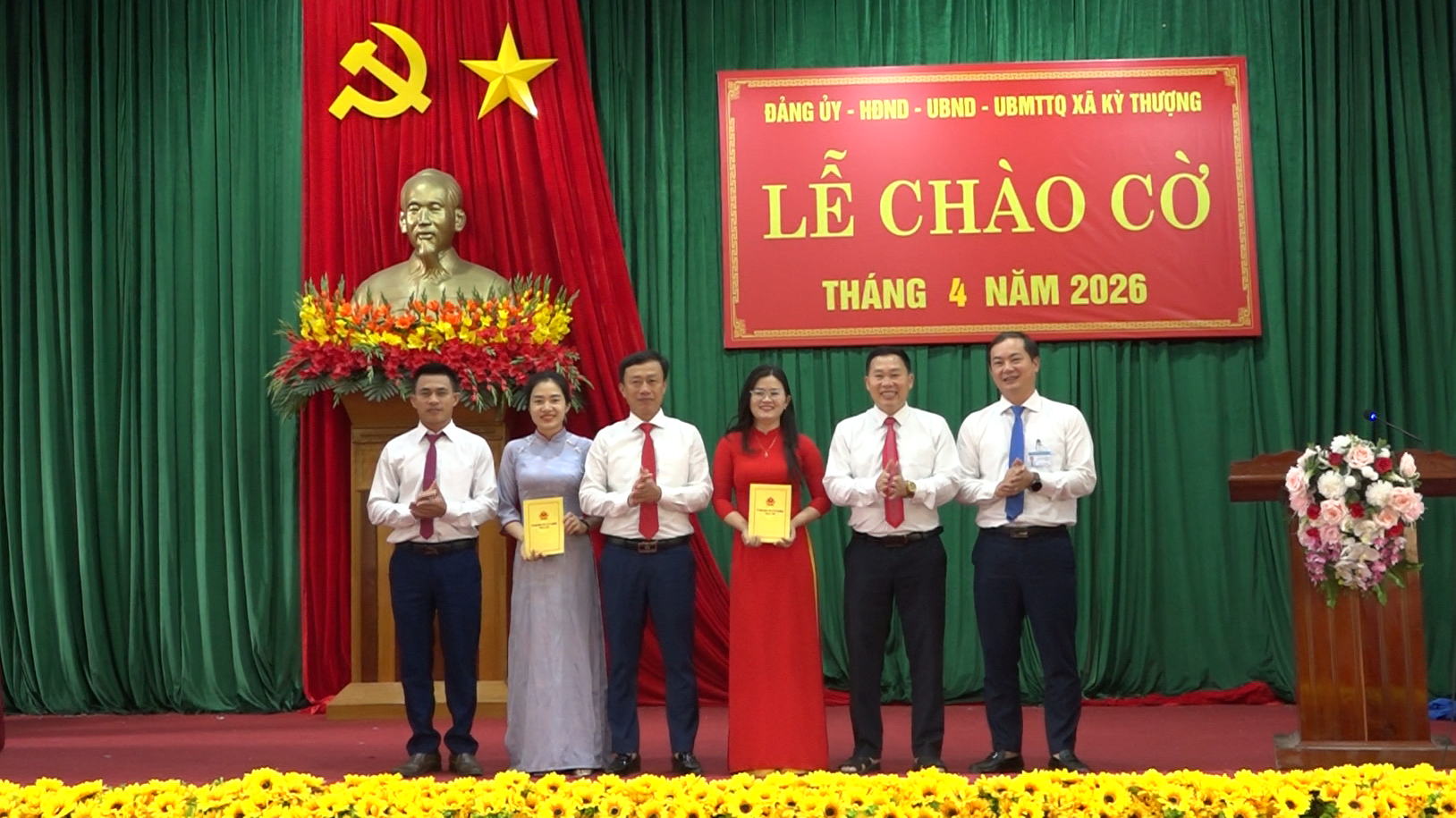 Cơ quan HĐND - UBND xã phối hợp với cơ quan Đảng ủy, MTTQ xã tổ chức Lễ chào cờ tháng 4 năm 2026