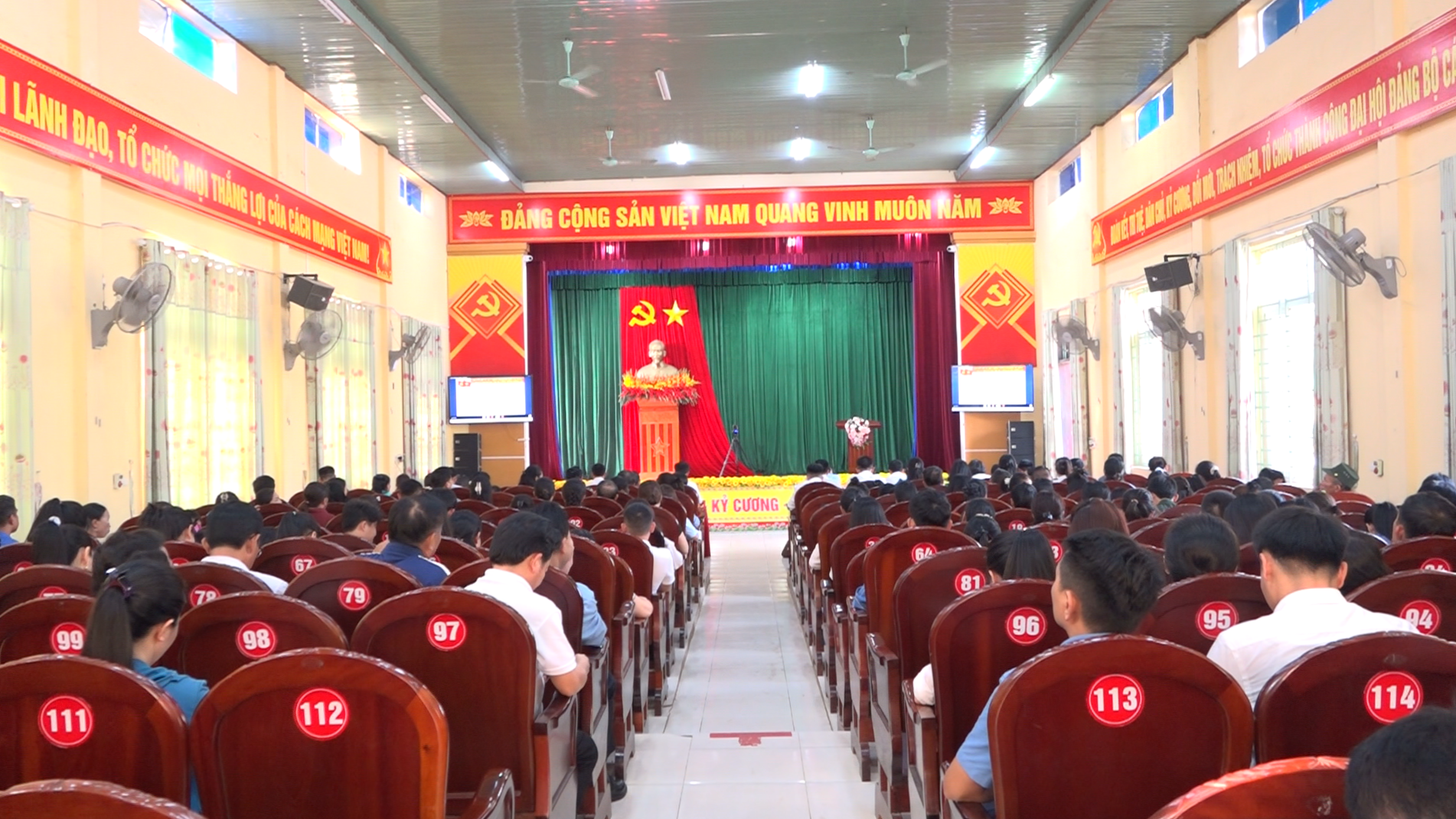 Xã Kỳ Thượng kết nối đường truyền trực tuyến Hội nghị toàn quốc quán triệt và triển khai Nghị quyết Trung ương 2 khóa XIV