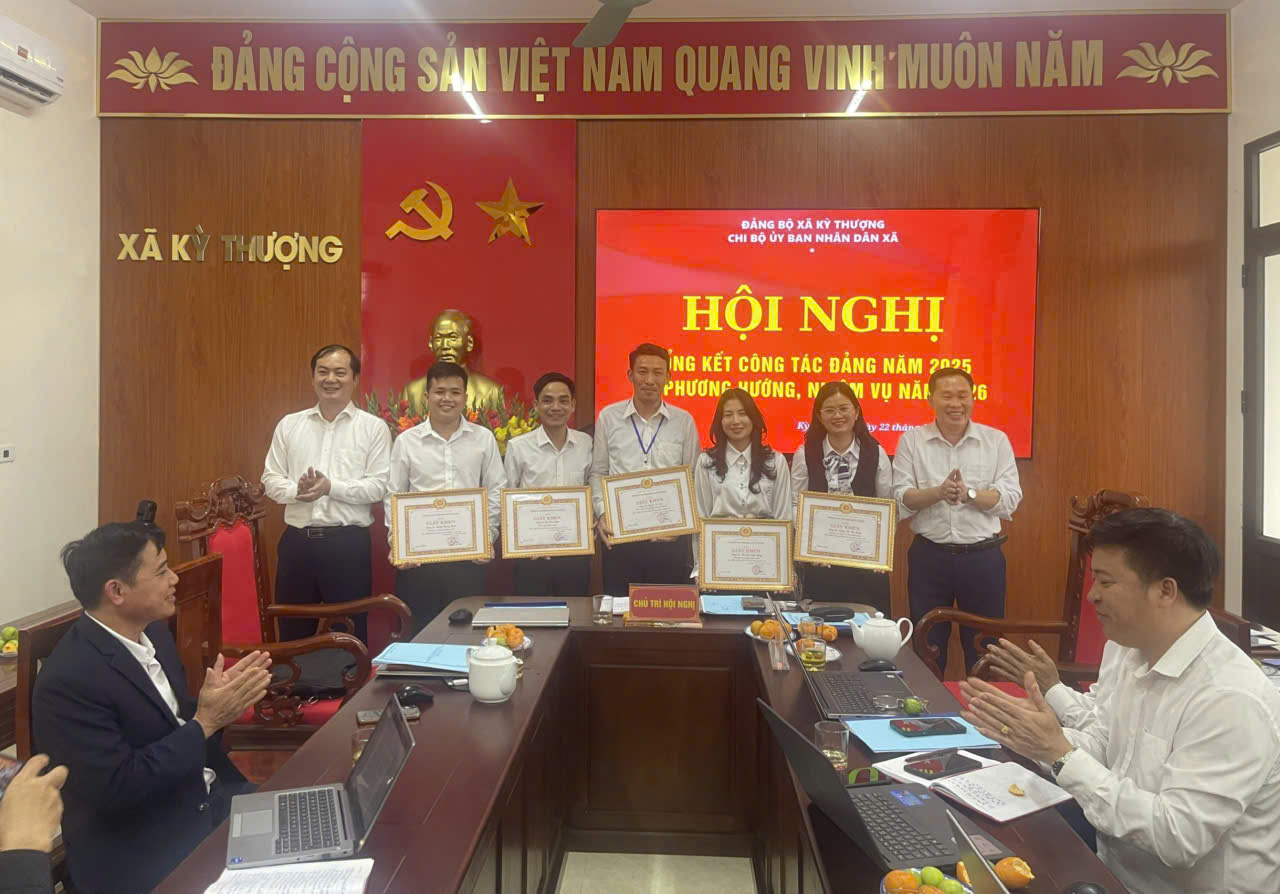 Chi bộ UBND xã tổ chức Hội nghị tổng kết công tác đảng năm 2025 và triển khai phương hướng, nhiệm vụ năm 2026