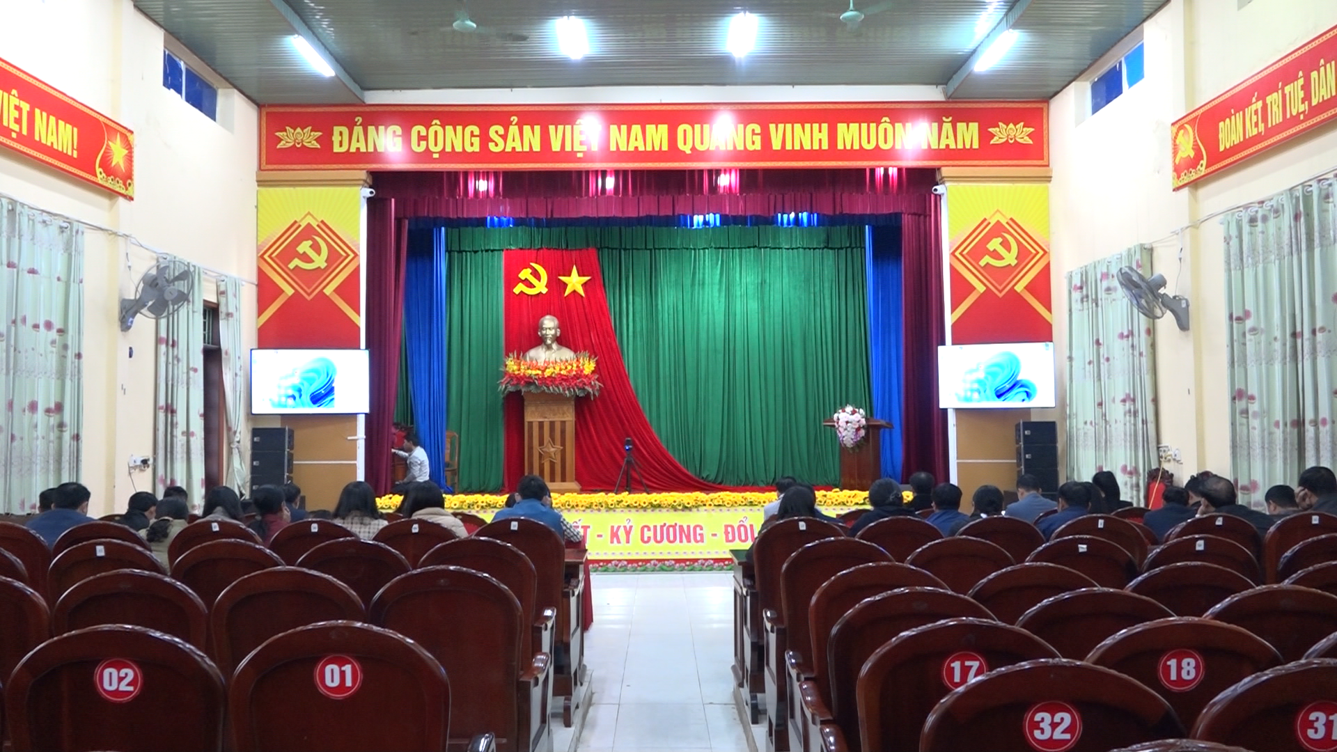 Xã Kỳ Thượng kết nối hội nghị trực tuyến Báo cáo viên Tỉnh ủy tháng 02 năm 2026