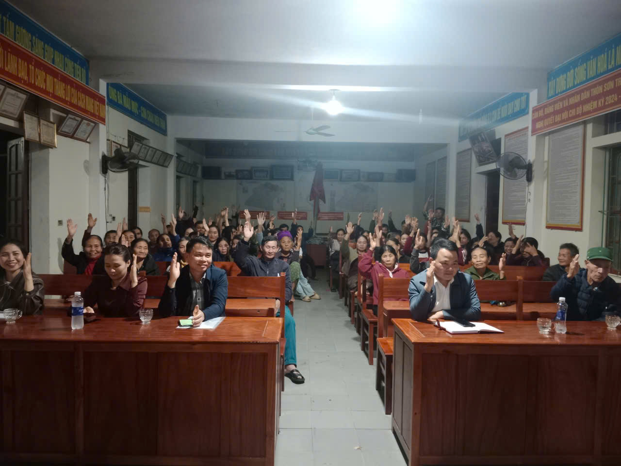 Hội nghị lấy ý kiến nhận xét và tín nhiệm của cử tri nơi cư trú đối với người ứng cử đại biểu HĐND xã Kỳ Thượng, nhiệm kỳ 2026-2031