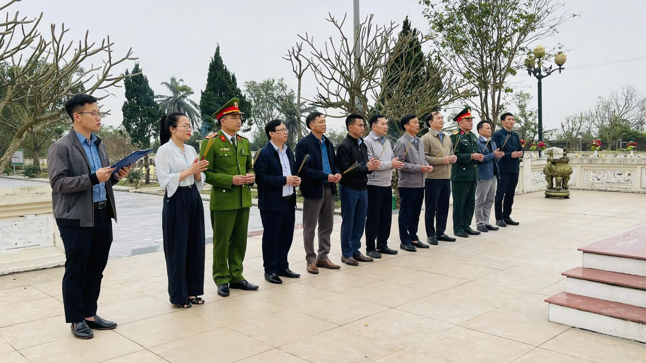 Xã Kỳ Thượng tổ chức dâng hương tri ân các Anh hùng Liệt sỹ