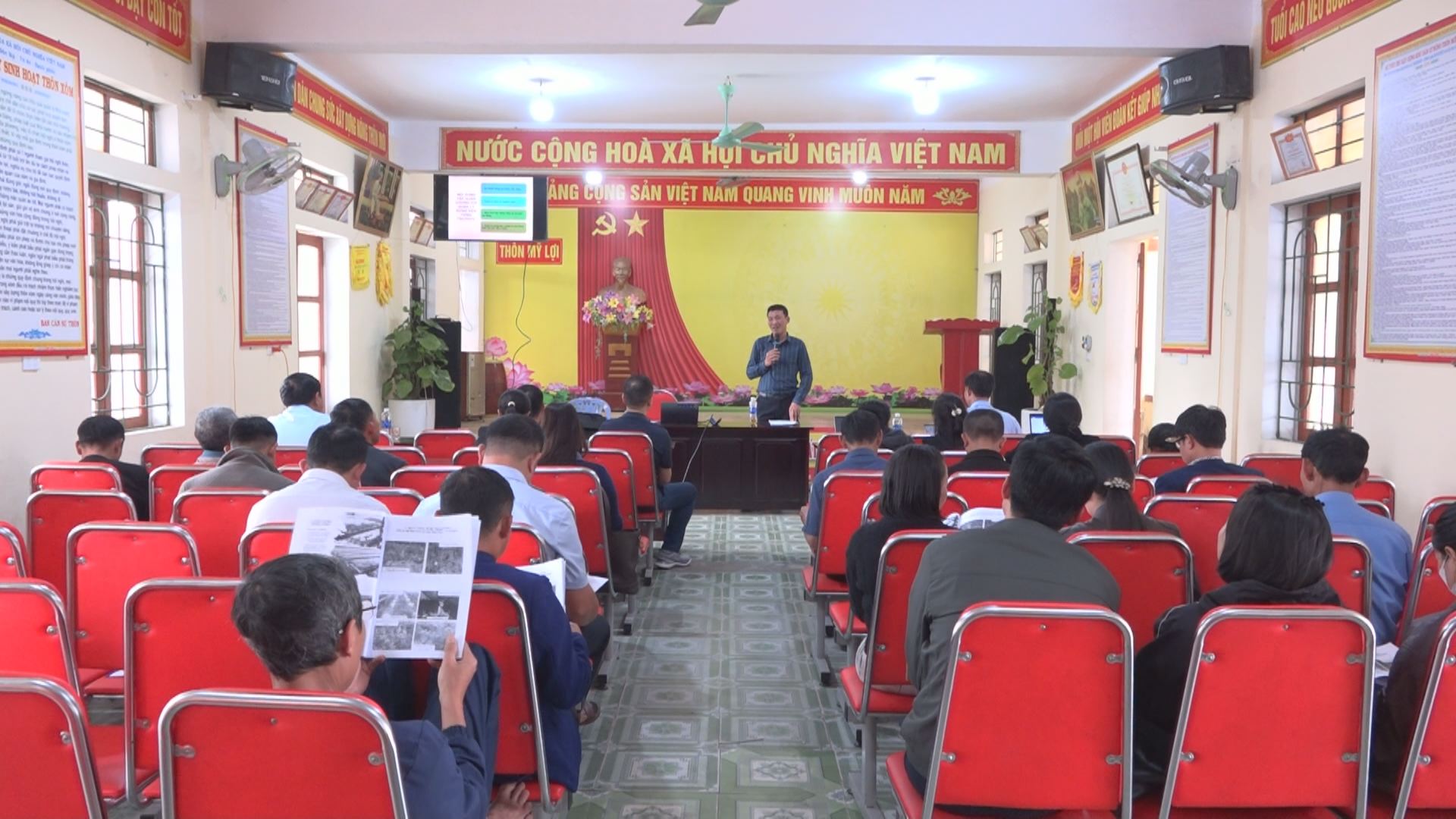 UBND xã tổ chức tập huấn quản lý rừng và khai thác lâm sản an toàn