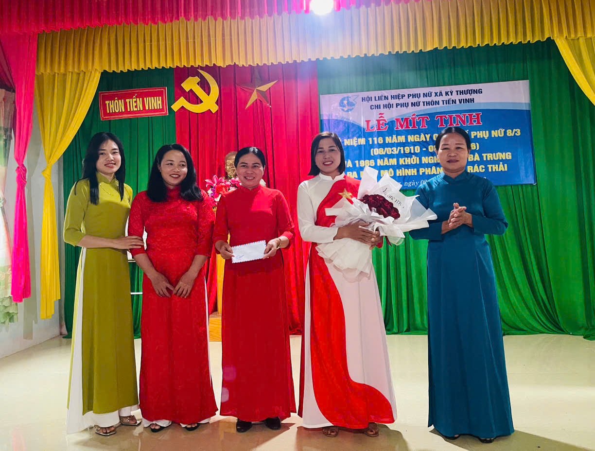 Chi hội Phụ nữ thôn Tiến Vinh tổ chức Lễ kỷ niệm 116 năm Ngày Quốc tế Phụ nữ và ra mắt mô hình “Phân loại rác thải tại nguồn”