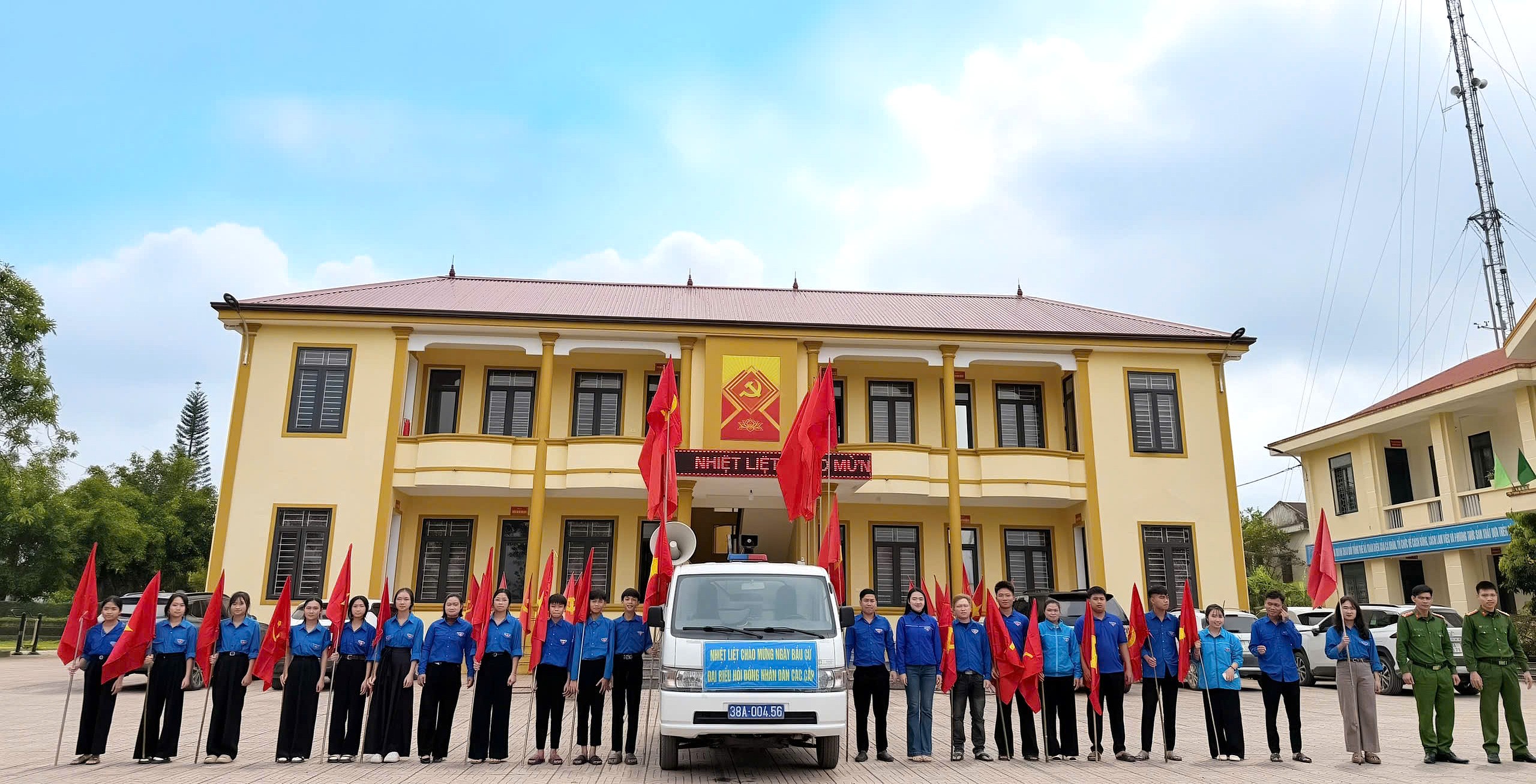 Đoàn Thanh niên xã Kỳ Thượng phối hợp tuyên truyền lưu động về ngày bầu cử