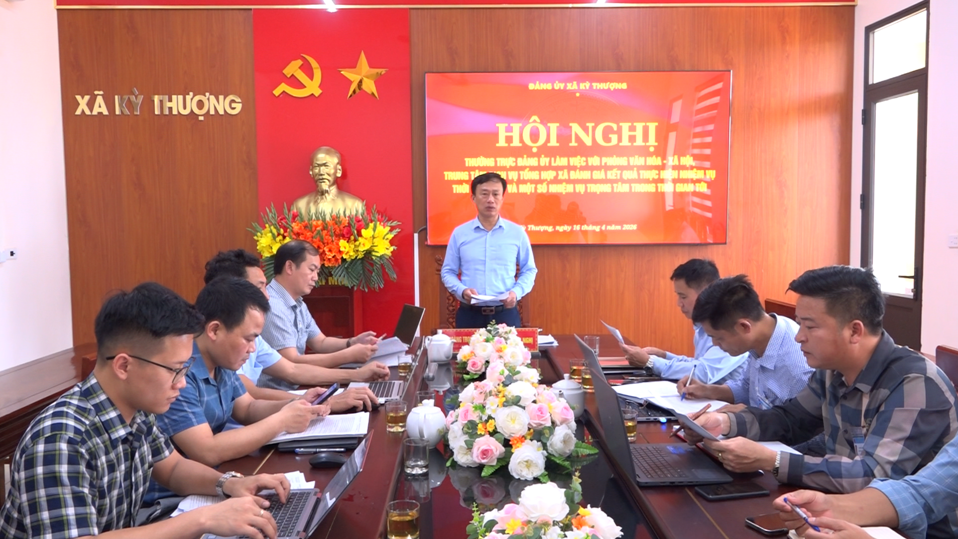 Thường trực Đảng ủy xã Kỳ Thượng làm việc với Phòng Văn hóa - Xã hội và Trung tâm Dịch vụ tổng hợp xã