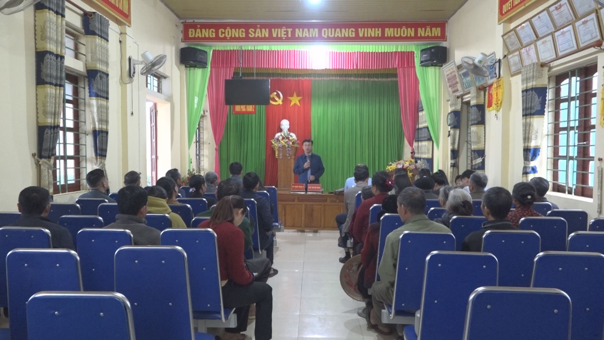 Hội nghị đối thoại giữa đồng chí Bí thư Đảng ủy, Chủ tịch HĐND xã với cán bộ, Nhân dân  thôn Phúc Thành 2