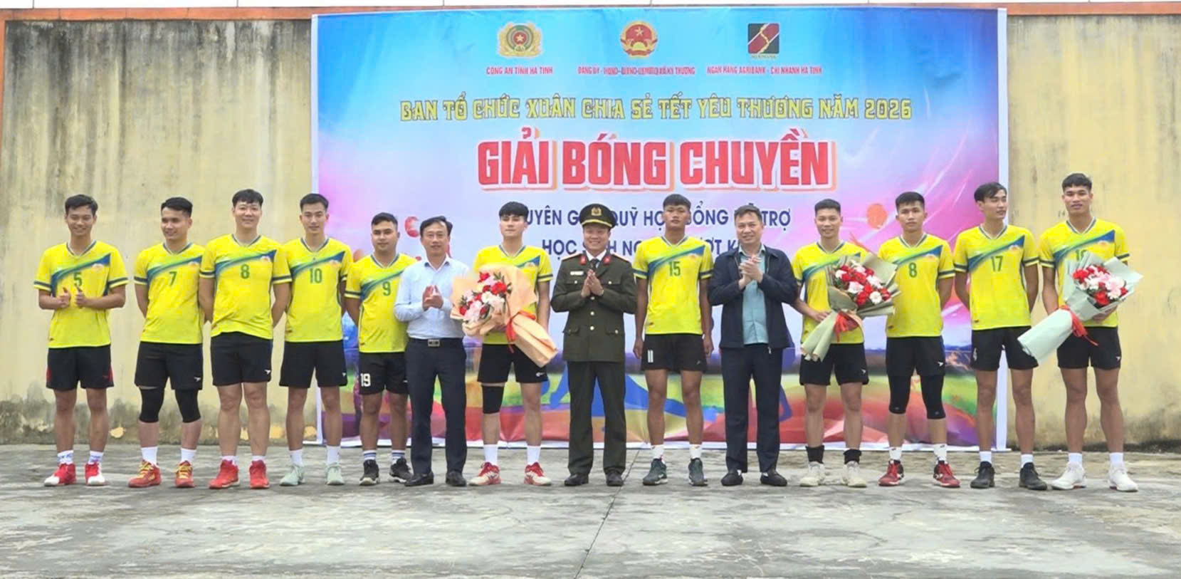 Xã Kỳ Thượng giao lưu bóng chuyền gây quỹ học bổng hỗ trợ học sinh nghèo vượt khó 