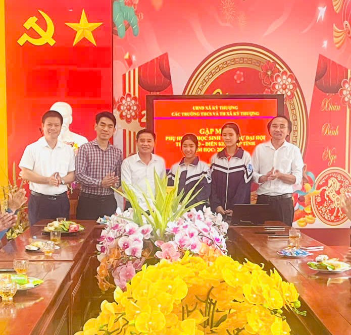 Lãnh đạo xã Kỳ Thượng gặp, mặt động viên Đoàn tham gia Đại hội Điền kinh - Thể thao cấp tỉnh năm học 2025-2026 