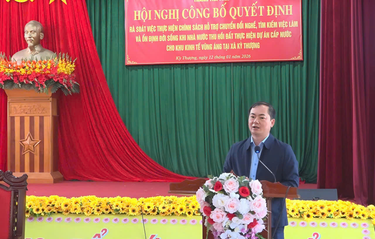 Công bố quyết định thành lập Tổ rà soát thực hiện chính sách hỗ trợ khi nhà nước thu hồi đất thực hiện Dự án cấp nước khu kinh tế Vũng Áng