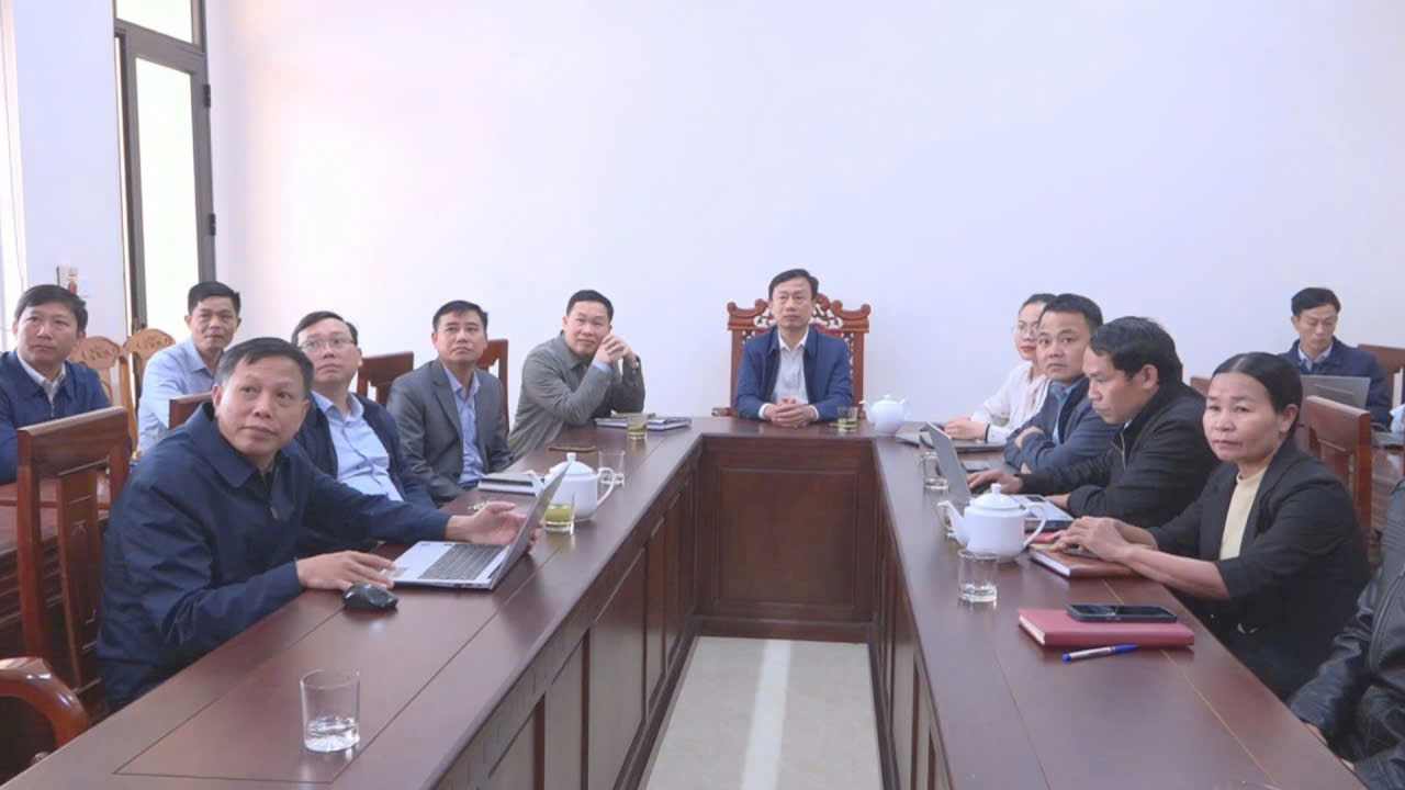 Đảng ủy xã Kỳ Thượng tổ chức xem Lễ khai mạc Đại hội đại biểu toàn quốc lần thứ XIV của Đảng