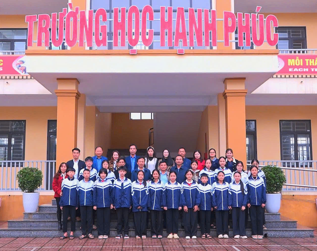 Gặp mặt, động viên thầy cô giáo và các học sinh dự thi học sinh giỏi cấp tỉnh năm học 2025-2026