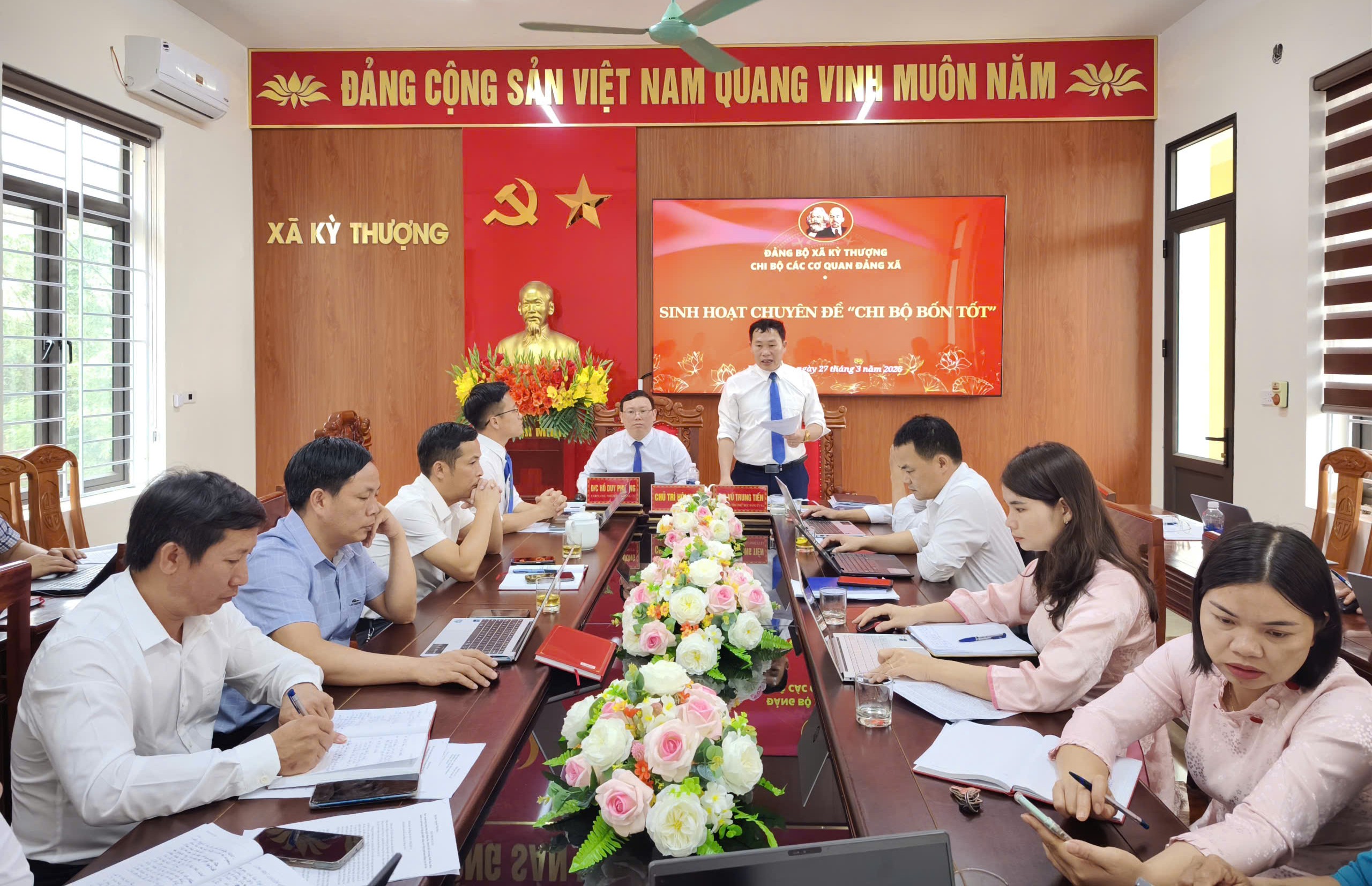 Chi bộ các Cơ quan Đảng xã tổ chức sinh hoạt chuyên đề “Chi bộ bốn tốt”