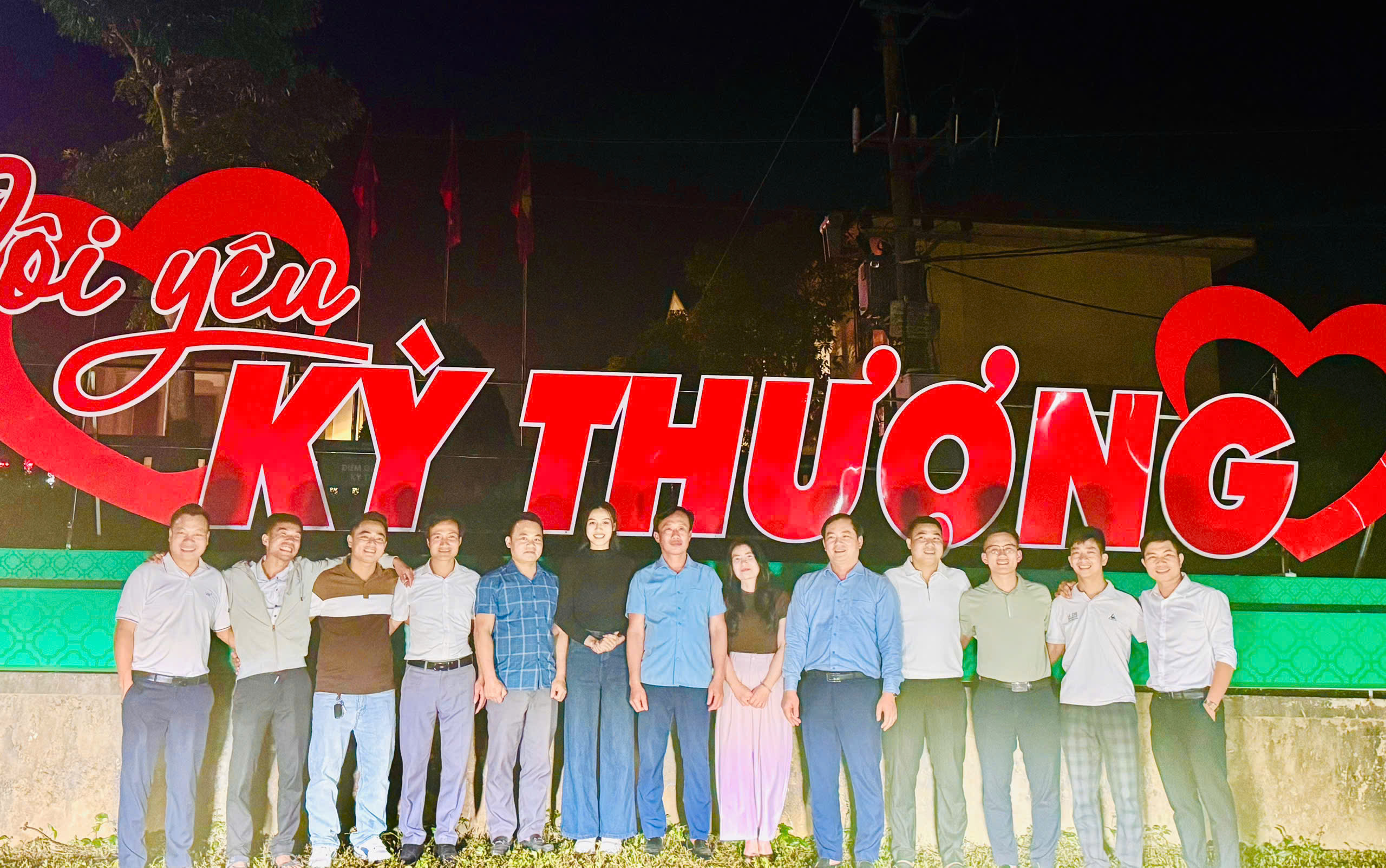 Lãnh đạo xã Kỳ Thượng gặp mặt thân mật con em xa quê về quê ăn Tết