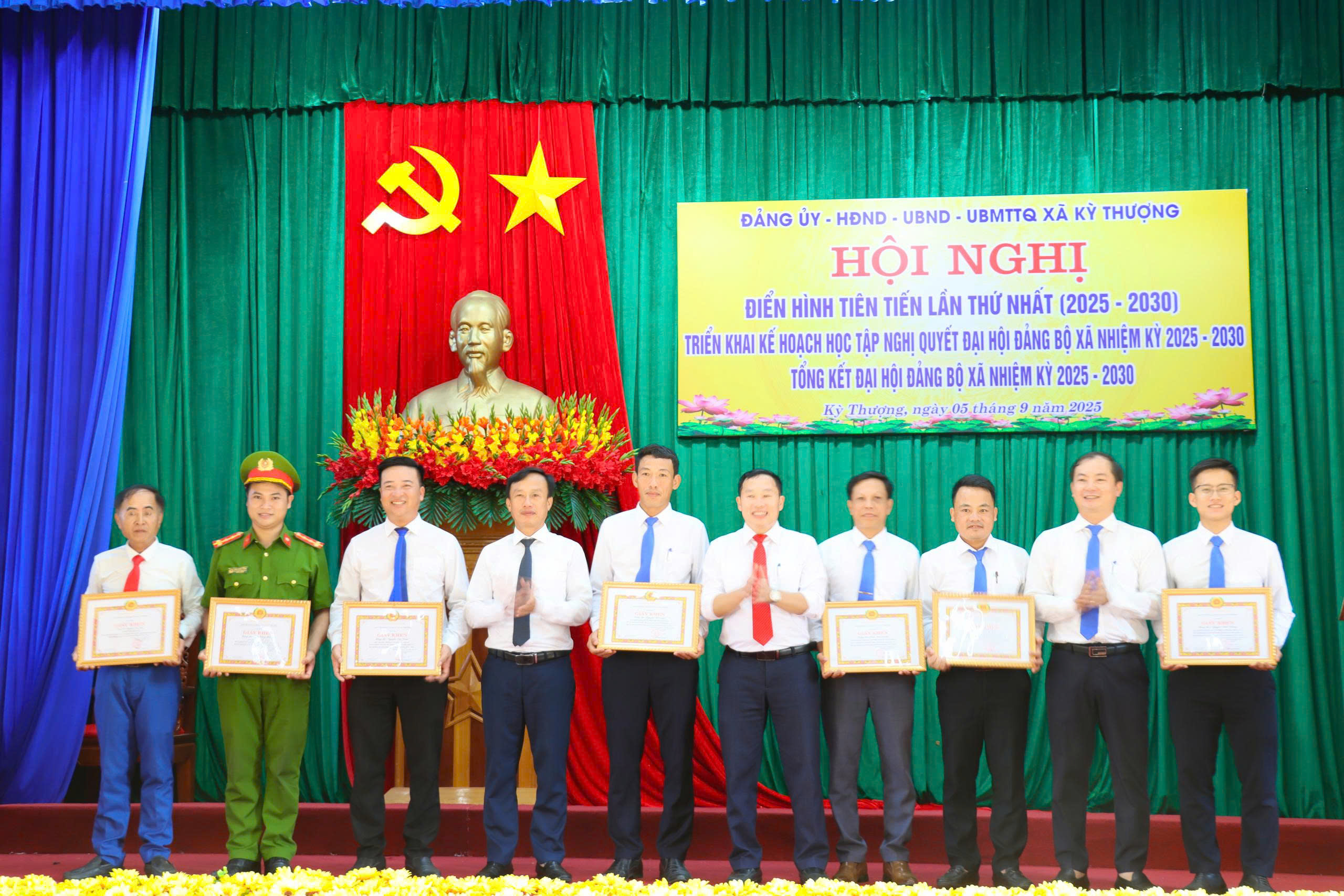 Kỳ Thượng tổ chức Hội nghị điển hình tiên tiến lần thứ I (2025-2030) Triển khai kế hoạch học tập nghị quyết Đại hội đảng bộ xã nhiệm kỳ 2025 -2030; tổng kết Đại hội Đảng bộ xã nhiệm kỳ 2025-2030.