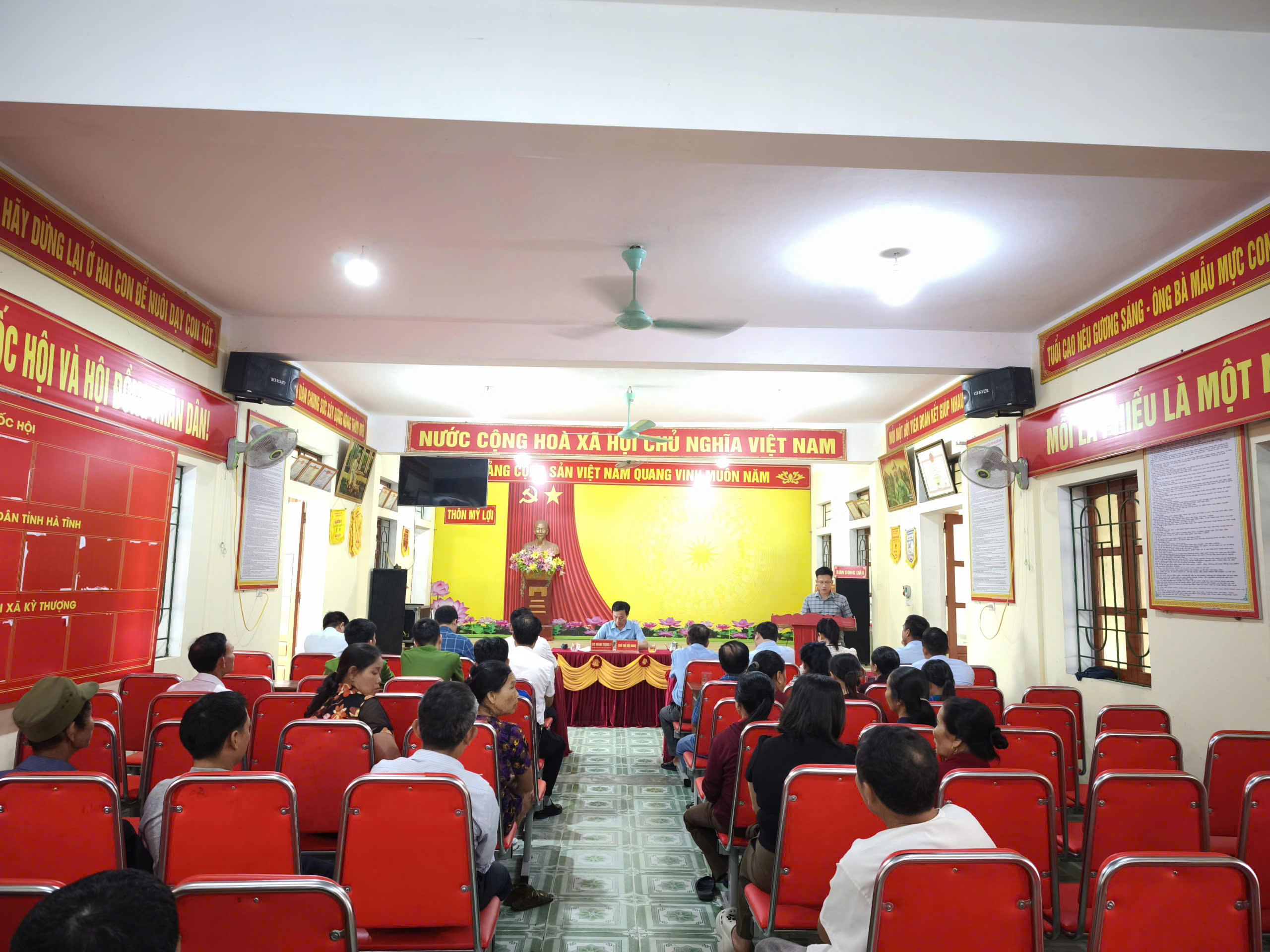 Hội nghị đối thoại trực tiếp giữa đồng chí Bí thư Đảng ủy, Chủ tịch HĐND xã với cán bộ, Nhân dân thôn Mỹ Lợi 