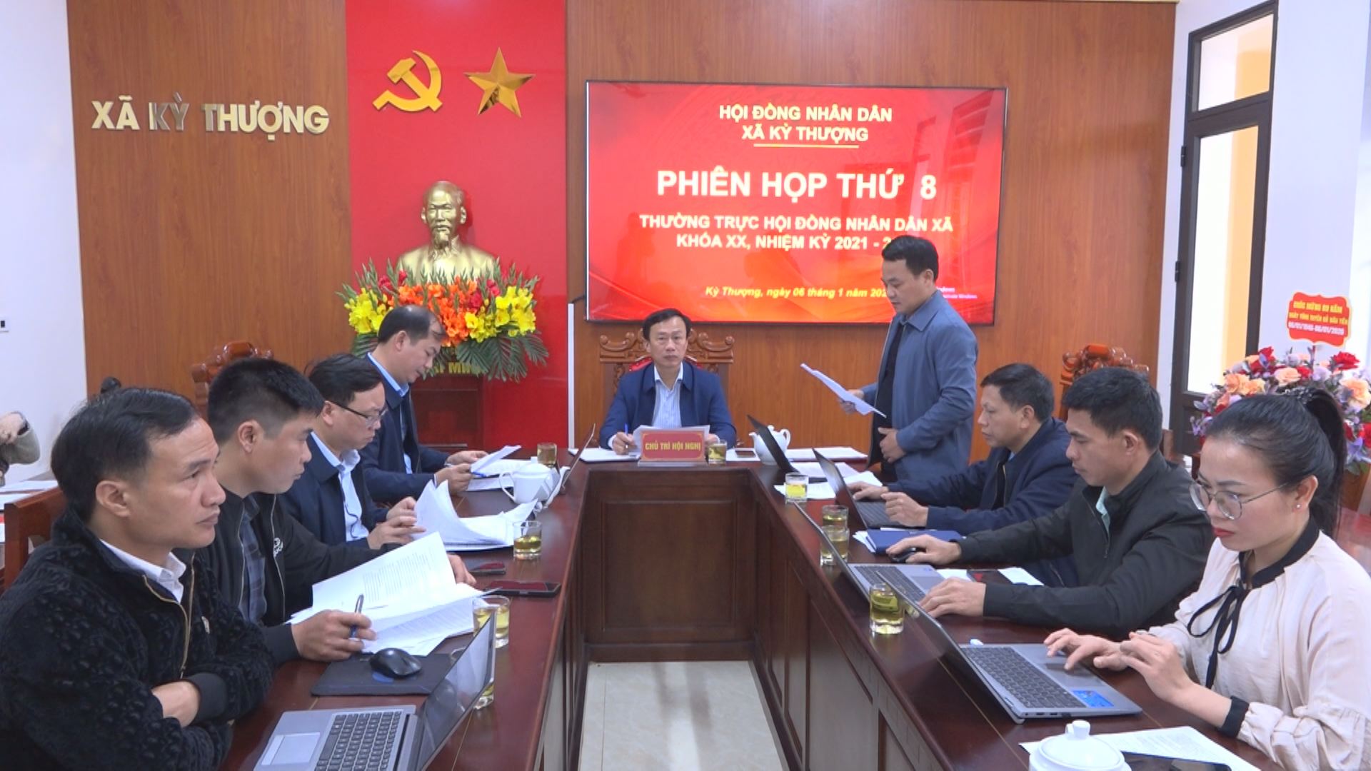 Thường trực HĐND xã tổ chức phiên họp thứ 8