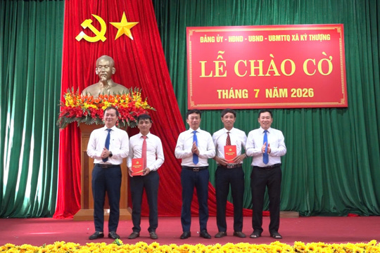 Chi bộ Các cơ quan Đảng xã chủ trì phối hợp Chi bộ Ủy ban nhân dân xã tổ chức Lễ chào cờ tháng 7 năm 2026 