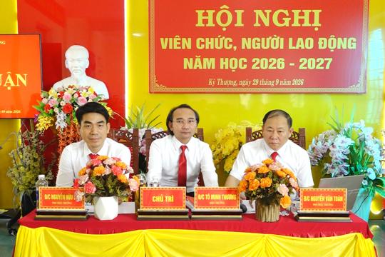Trường THCS Kỳ Thượng tổ chức Hội nghị viên chức, người lao động năm học 2026-2027
