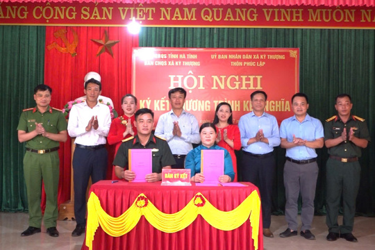 Ban CHQS xã Kỳ Thượng ký kết chương trình phối hợp, kết nghĩa với thôn Phúc Lập