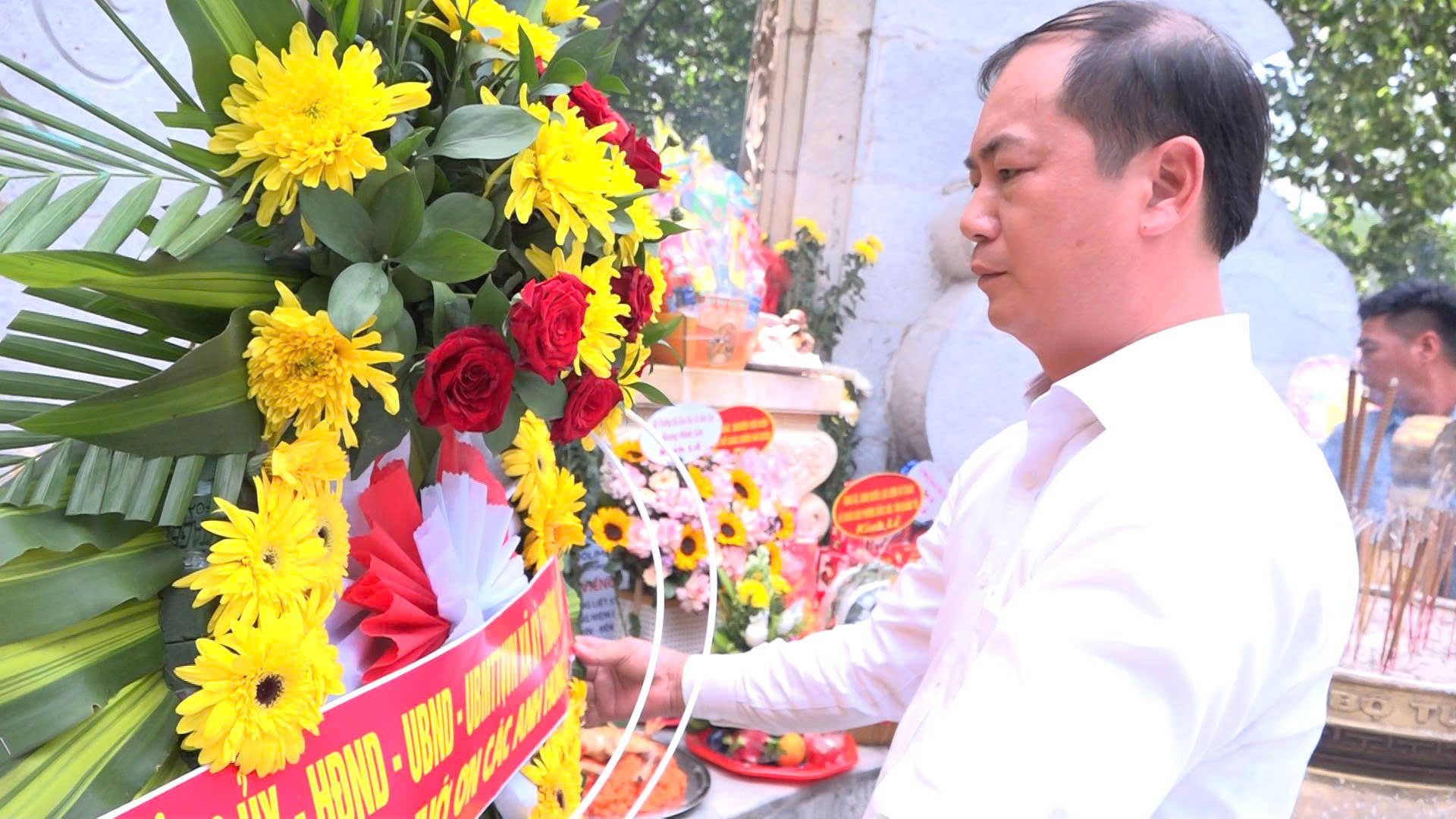 Tin Truyền hình: Xã Kỳ Thượng dâng hương, tưởng niệm các Anh hùng liệt sĩ tại các địa chỉ đỏ ở tỉnh Quảng Trị