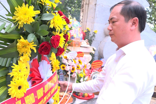 Tin Truyền hình: Xã Kỳ Thượng dâng hương, tưởng niệm các Anh hùng liệt sĩ tại các địa chỉ đỏ ở tỉnh Quảng Trị