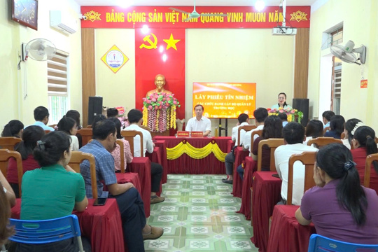 UBND xã Kỳ Thượng tổ chức hội nghị lấy phiếu tín nhiệm cán bộ quản lý các trường học