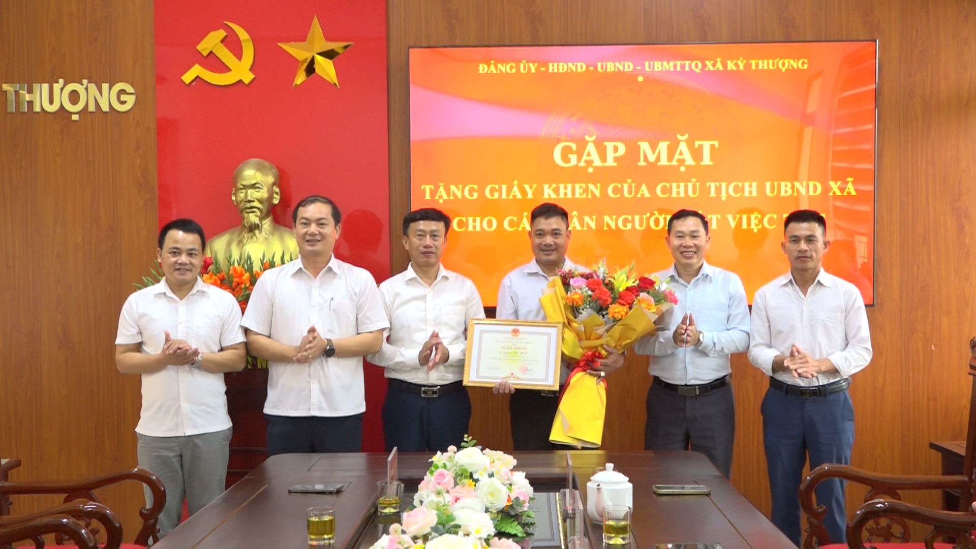 Tin truyền hình: Khen thưởng cho cá nhân có thành tích xuất sắc trong cứu người bị đuối nước