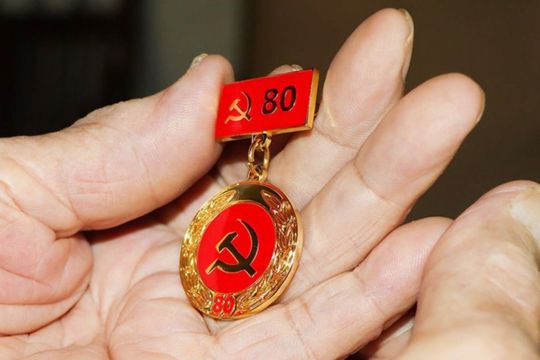 Từ 19/5/2026, bổ sung Huy hiệu 35 năm và 95 năm tuổi Đảng
