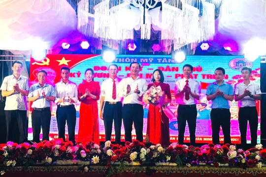 Thôn Mỹ Tân tổ chức Chương trình văn nghệ chào mừng công bố các Nghị quyết, Quyết định về sắp xếp thôn và ra mắt thôn Mỹ Tân