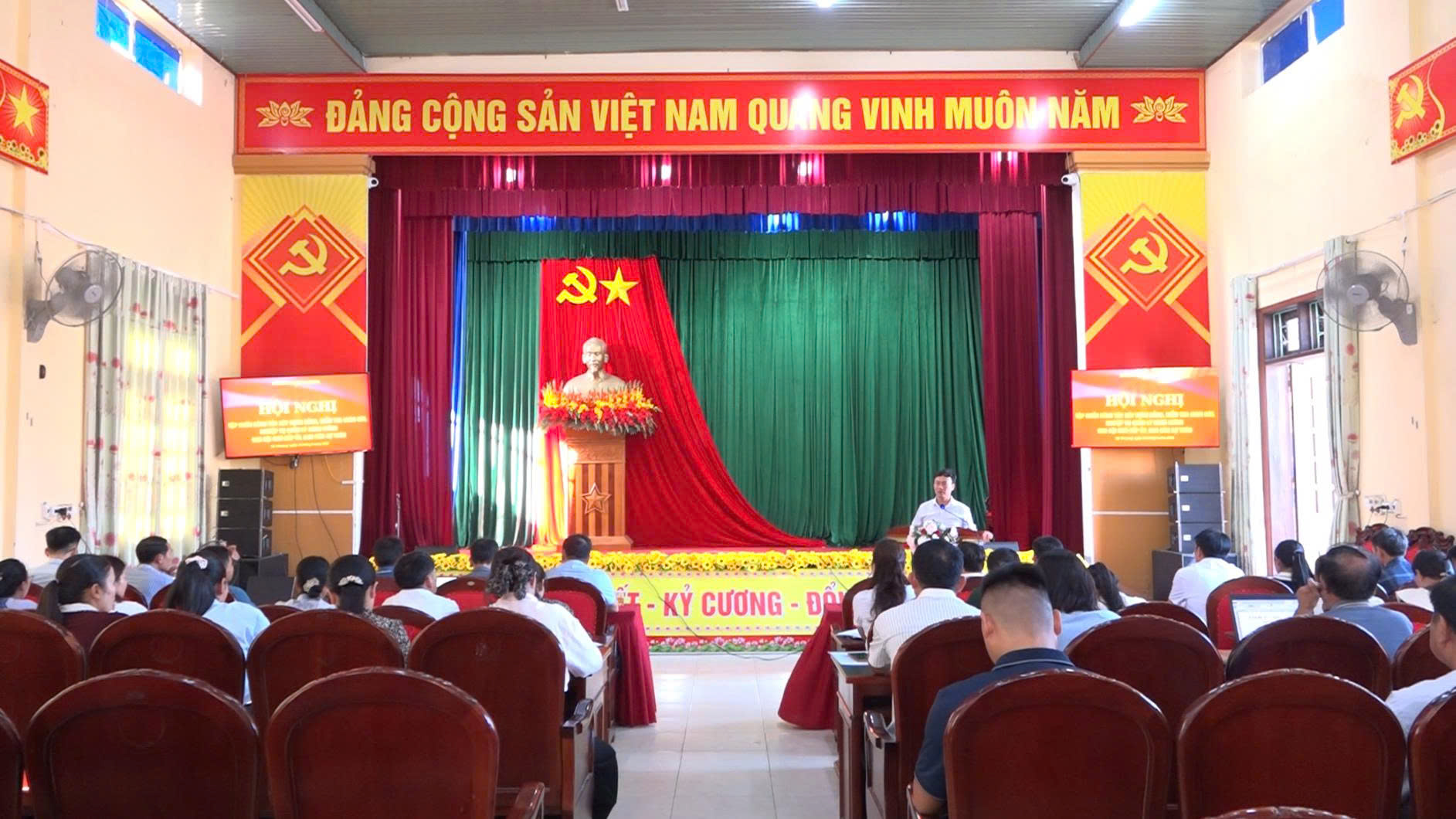 Đảng ủy xã Kỳ Thượng tổ chức Hội nghị tập huấn công tác xây dựng Đảng, kiểm tra, giám sát và nghiệp vụ quản lý hành chính