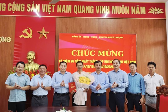 Lãnh đạo xã Kỳ Thượng gặp mặt, chúc mừng Hội Nông dân xã nhân kỷ niệm 96 năm Ngày thành lập Hội Nông dân Việt Nam