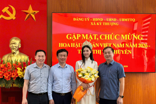 Đảng ủy - HĐND - UBND - Ủy ban MTTQ Việt Nam xã Kỳ Thượng gặp mặt, chúc mừng Hoa hậu Di sản Việt Nam năm 2026 Trần Thị Thu Huyền