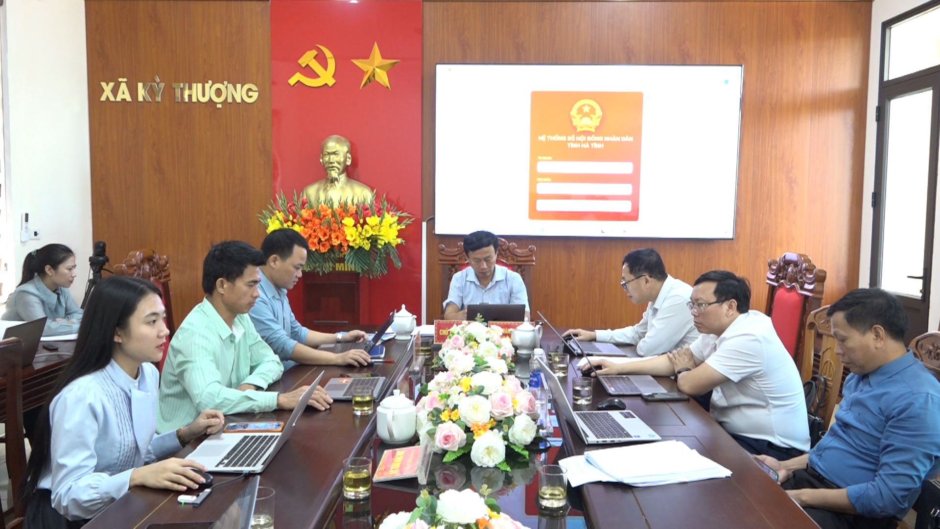 HĐND xã Kỳ Thượng tập huấn vận hành phần mềm quản lý kỳ họp