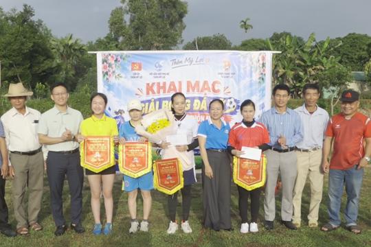 Chi hội Phụ nữ thôn Mỹ Lợi tổ chức giải Bóng đá Nữ chào mừng ngày Phụ nữ Việt Nam 20/10