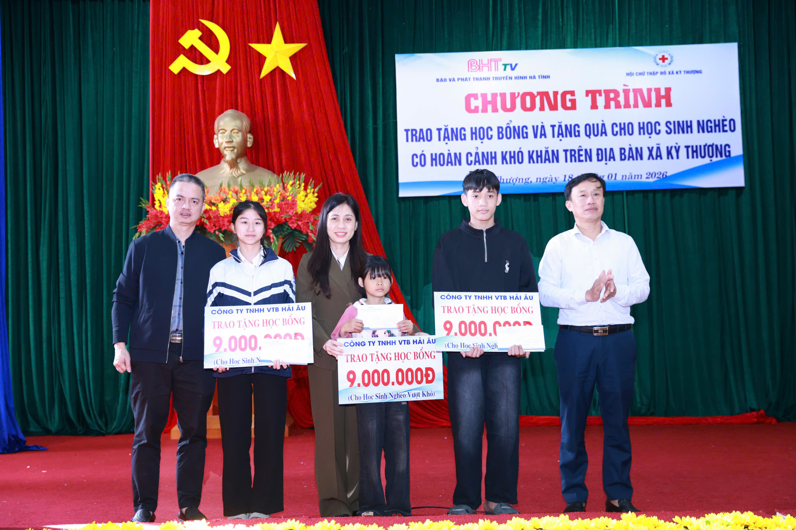 Hội Chữ thập đỏ xã Kỳ Thượng kết nối trao học bổng, quà tết cho các em học sinh có hoàn cảnh khó khăn trên địa bàn xã Kỳ Thượng 
