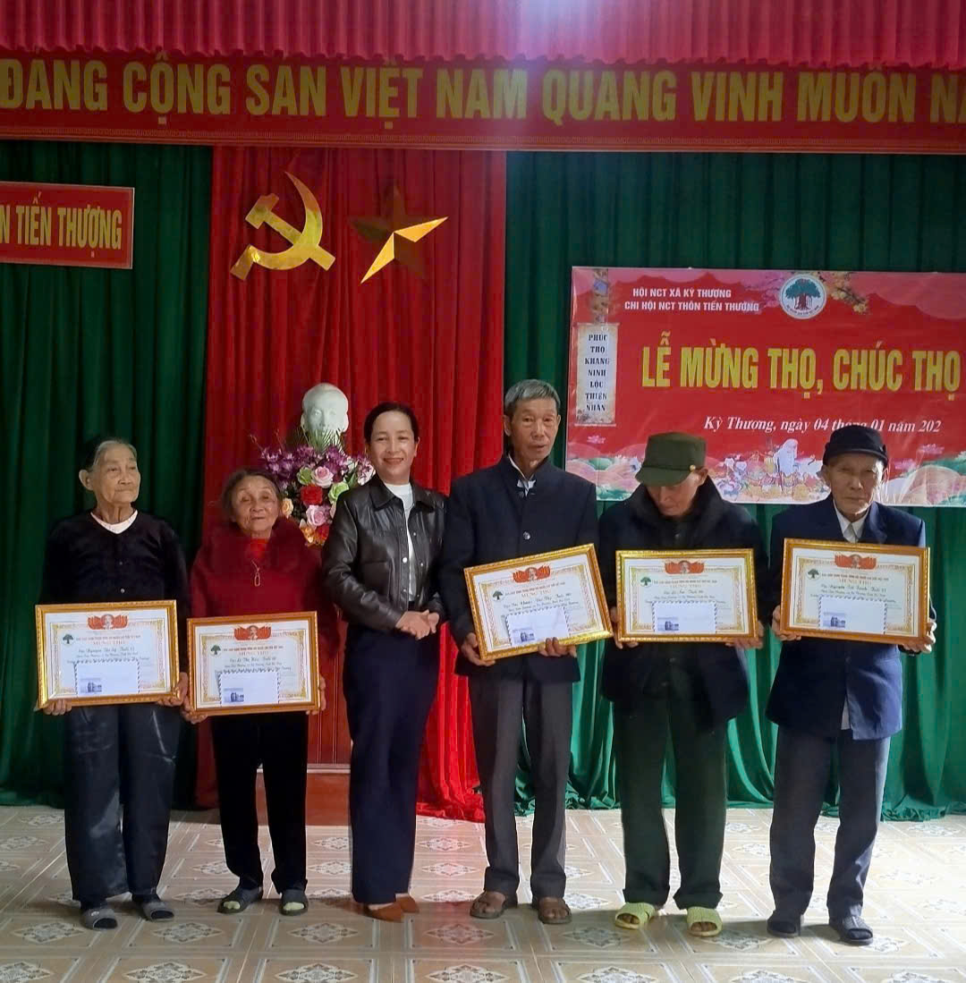 z7548198450130_1e2ab509cb562669a70119fc408f448e.jpg